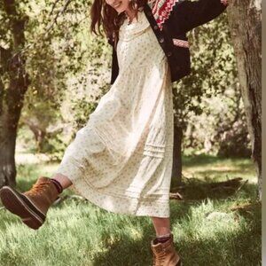 THE GREAT. Sterling Dress White Cotton With Gold Stamp Size 2 Medium